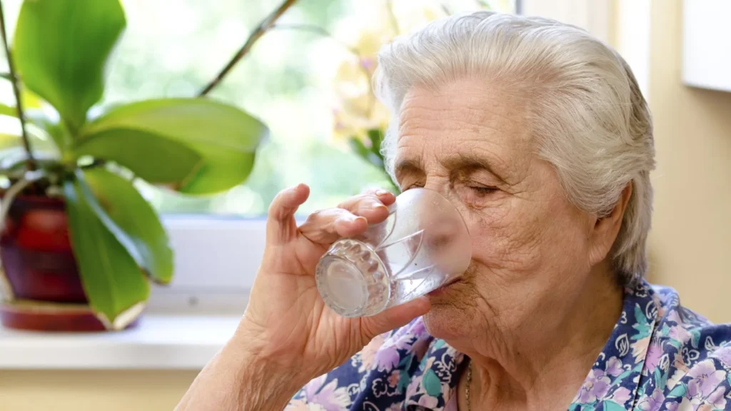 How to Know if Your Senior Loved One Is Dehydrated-Home Care Assistance 1